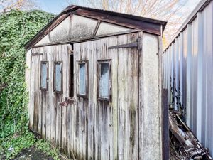 TIMBER GARAGE- click for photo gallery